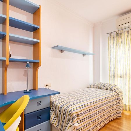 Amplio Apartamento Universidad By Renthas Malaga Exterior photo