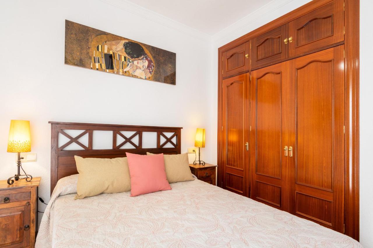 Amplio Apartamento Universidad By Renthas Malaga Exterior photo